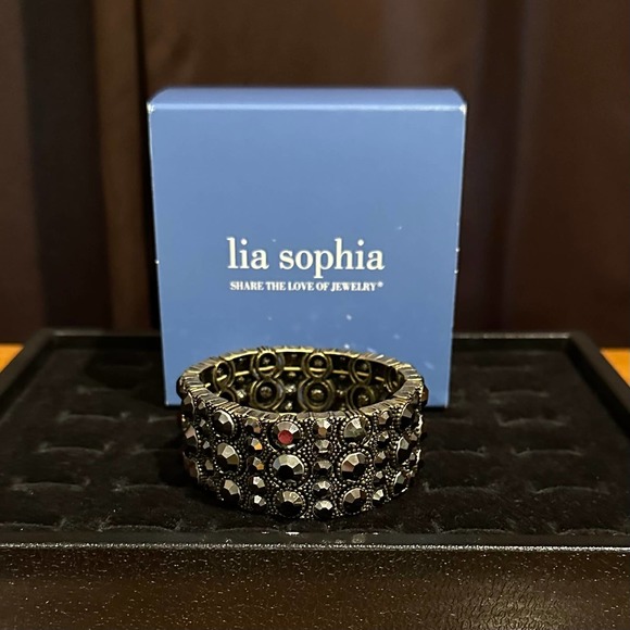 Lia Sophia Jewelry - Antique Matt Gold Tone With Cut Crystals Lia Sophia “Twilight” Stretch Bracelet